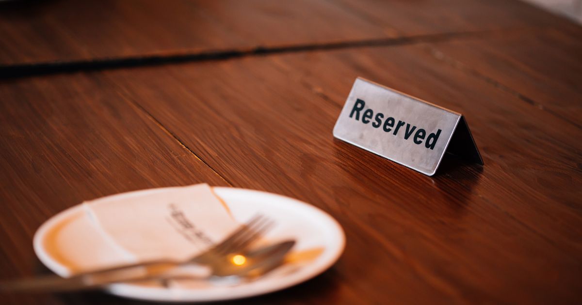 Restaurant table setting — online reservation systems for restaurants